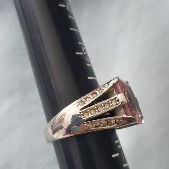 Ring - Picture 3 of 6